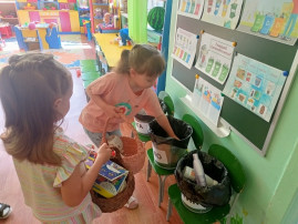 "Мусор нам не нужен, мы с природой дружим" "Мусор нам не нужен, мы с природой дружим".